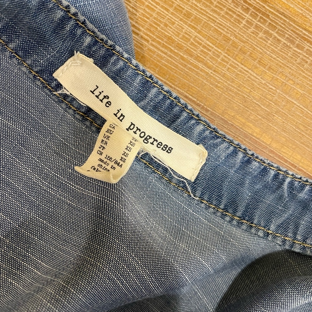 Denim Button Down, thin material - Picture 3 of 4